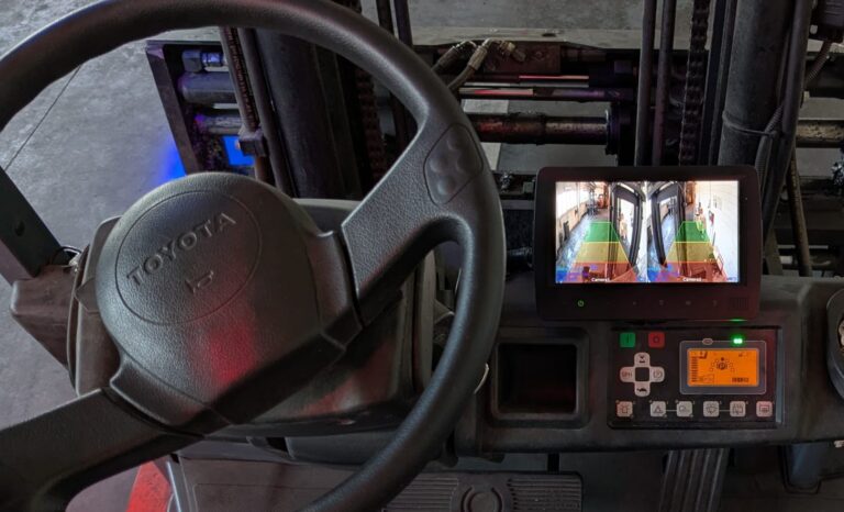 wikam-kiwitron-carrello-elevatore-toyota-forklift-camera-ai-camion